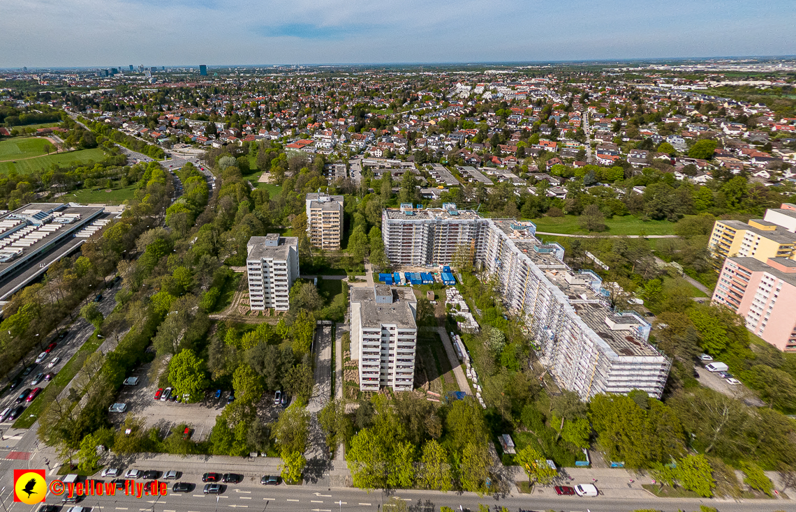 04.05.2023 - Luftbilder von der Fassadensanierung an der Kurt-Eisner-Straße in Neuperlach